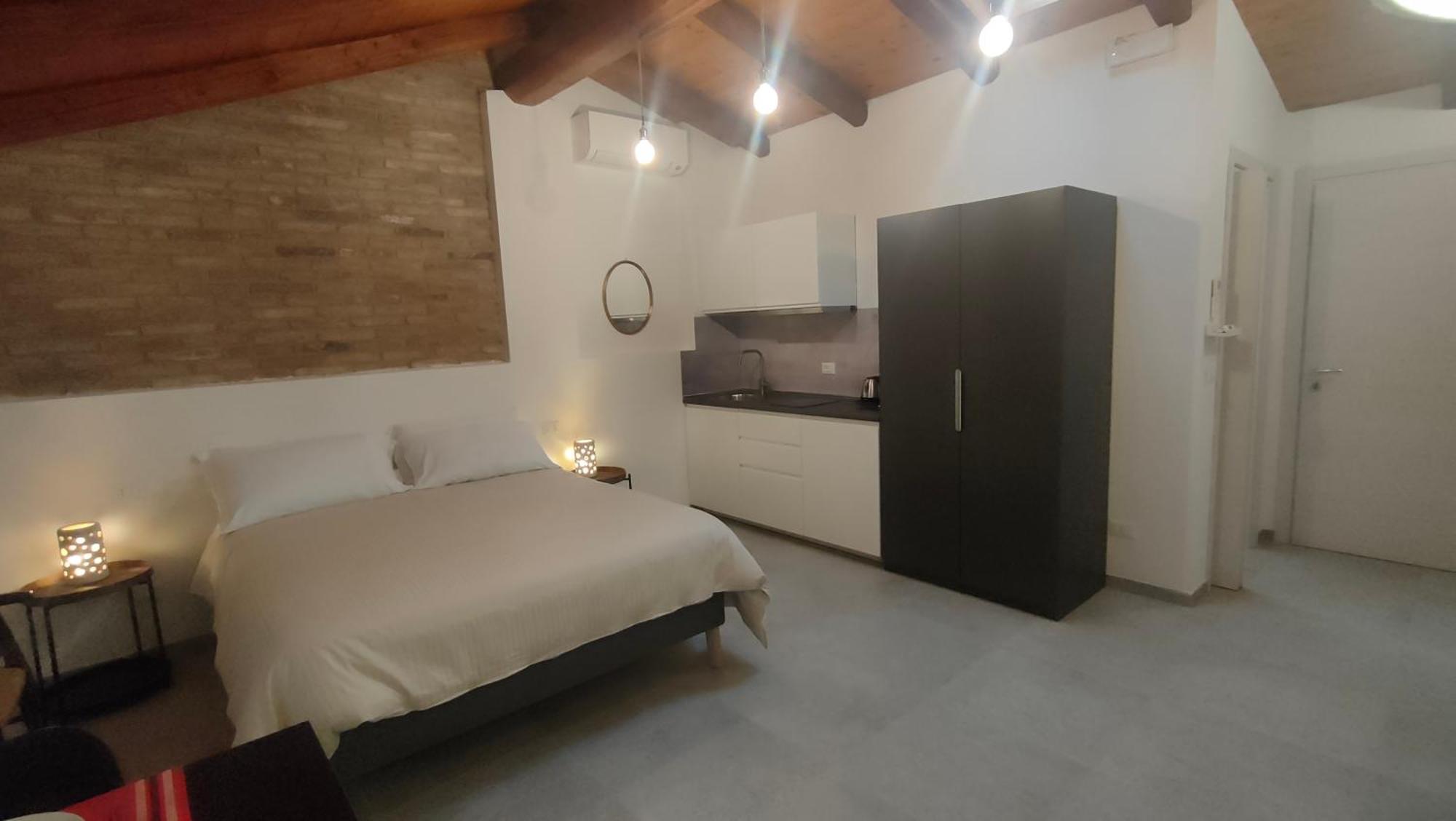 Bed and Breakfast La Torre Di Longara Кальдерара-ді-Рено Екстер'єр фото